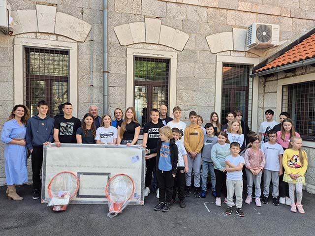 Učenici i županijska donacija opreme                                                                                                                                                                                                                      